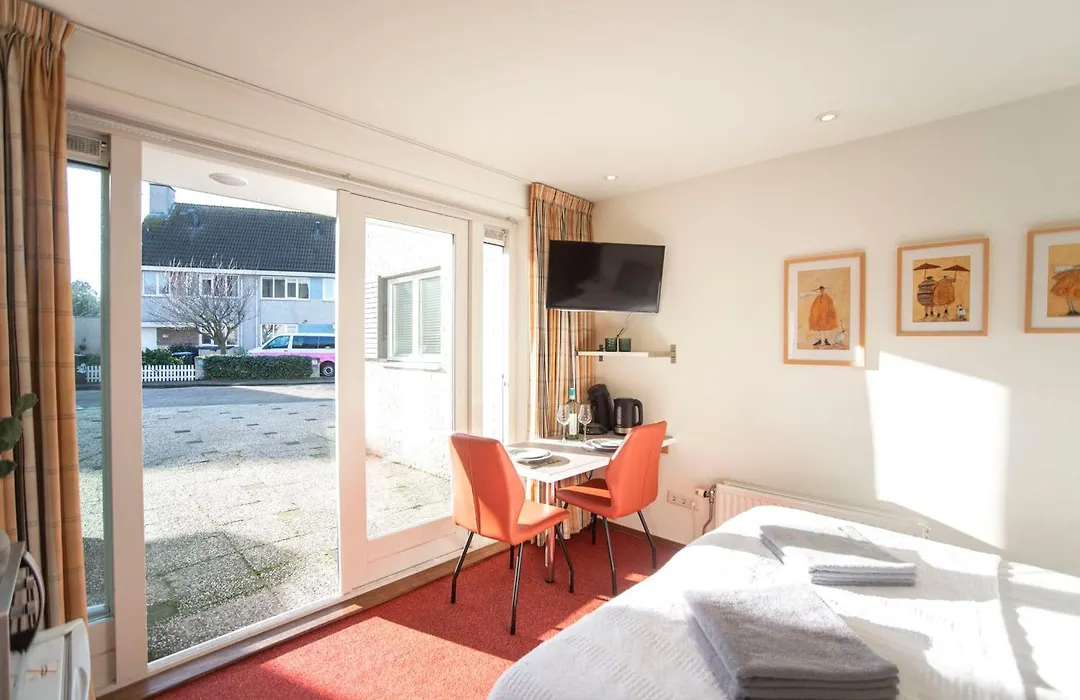 Studio 19 With Private Parking-1
